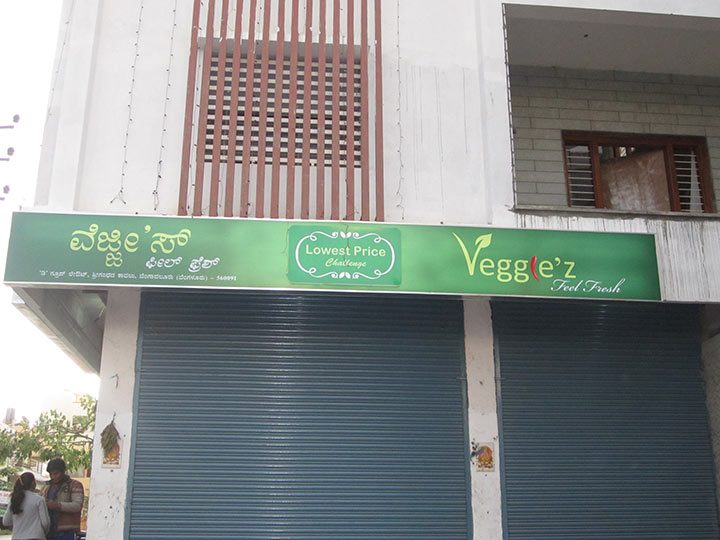 Frontlit sign board